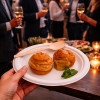 Assiette ronde en fibre blanche pour service soirée traiteur