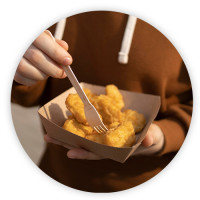 Barquette en carton kraft pour frites avec fourchette en bois