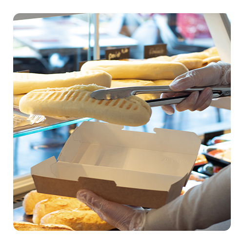 Boîte en carton pour les paninis dans une boulangerie