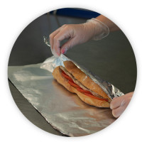 Papier aluminium pour emballer les sandwichs
