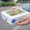 Salade à emporter dans une boîte en carton personnalisé