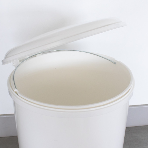 poubelle a pedale blanche 20 L 20P008 poubelle a pedale 20 L plastique blanc poubelle a pedale blanche 20 L 20P008
