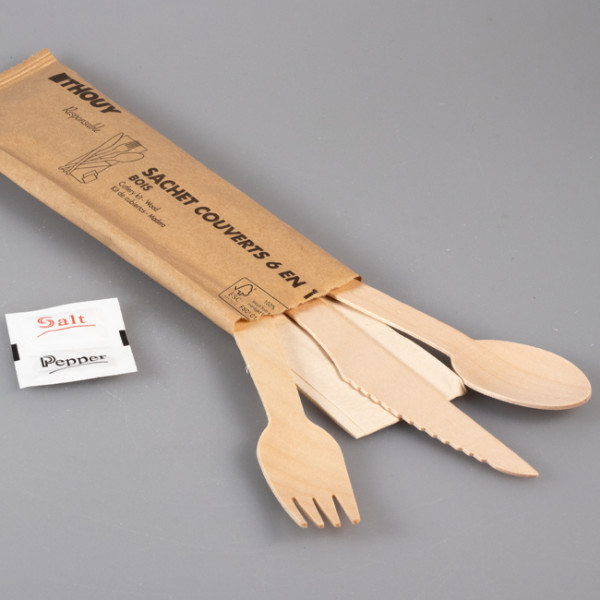 Cure-dents et couverts en bois naturel.