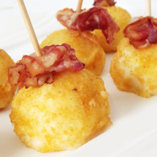 Nappes bordeaux 1,20 x 48 pré-découpées en rouleau.