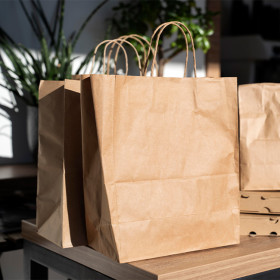 Sac en papier kraft brun avec poignées tordues