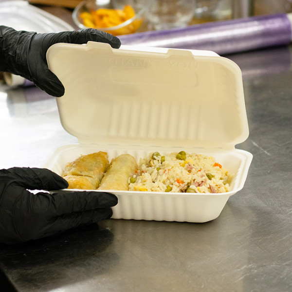 Récipients en fibres pour les repas.