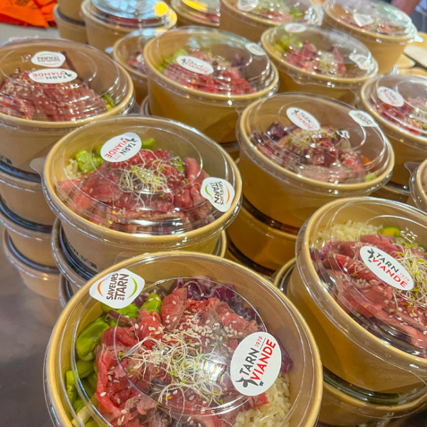 

Bol en carton kraft et couvercle en PET 1100 mL pour emballages carton kraft et PET de plusieurs tailles et formes.