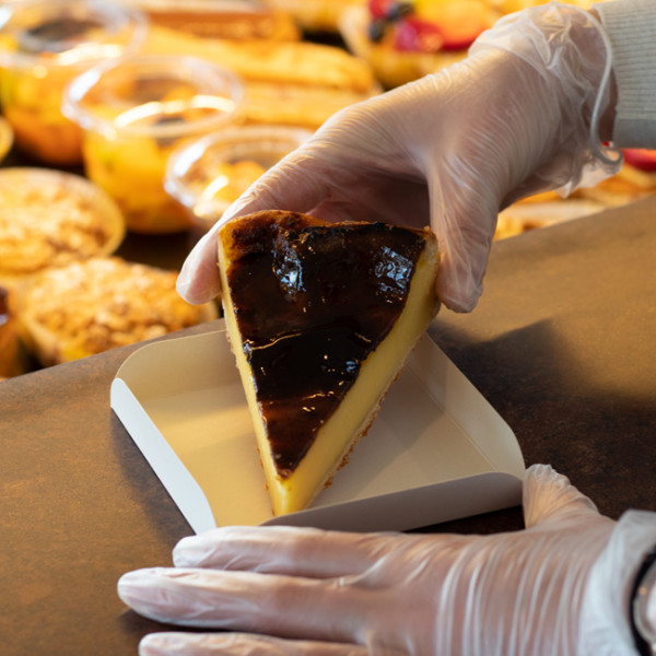 carré rainé carton blanc 15 cm, barquette, boîte, pot, bol, sachet couverts bois 4 en 1, couvert bois