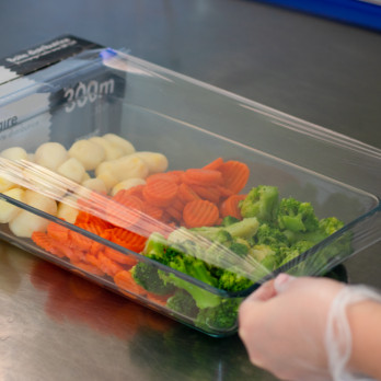 Boîte distributrice film étirable alimentaire 45 cm x 300 m