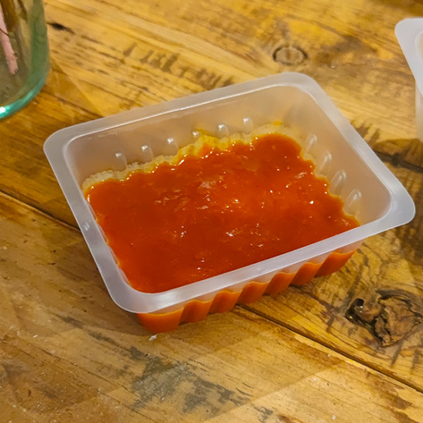 Barquettes charcutières en plastique petit format pour sauces