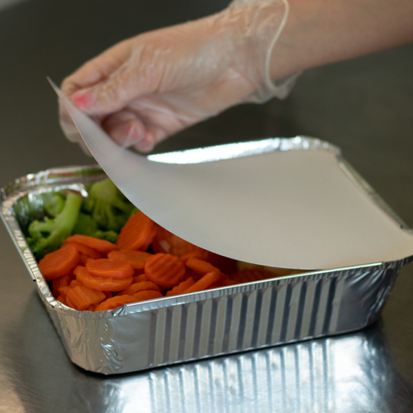 Emballage alimentaire en aluminium 2L et divers récipients.