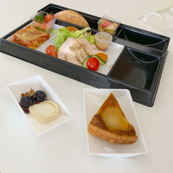 plateau-repas luxe plastique noir blanc 5 compartiments 38,7x24,7cm