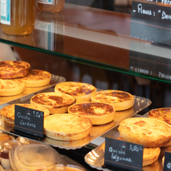 plateau traiteur carton argenté 28x42cm, petits-fours, Plateaux et saladiers traiteurs, noir, doré.