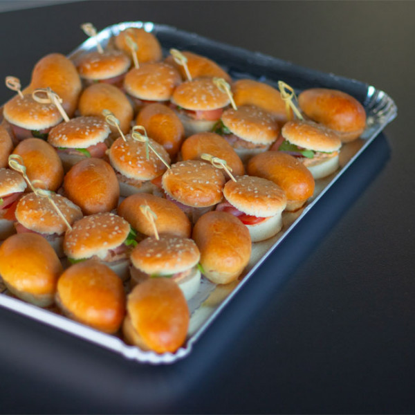 Grossiste de plateaux traiteur en gros volume en carton