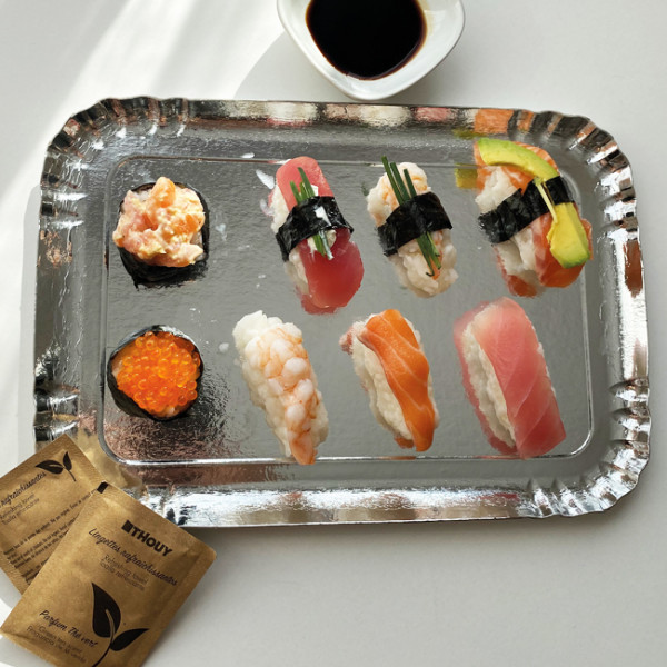 Plateaux traiteur en carton argente pour buffet