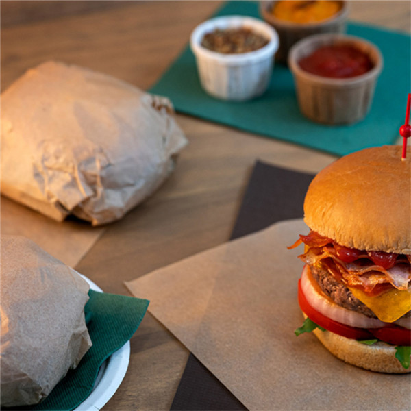 Feuille de papier ingraissable pour emballer les burgers