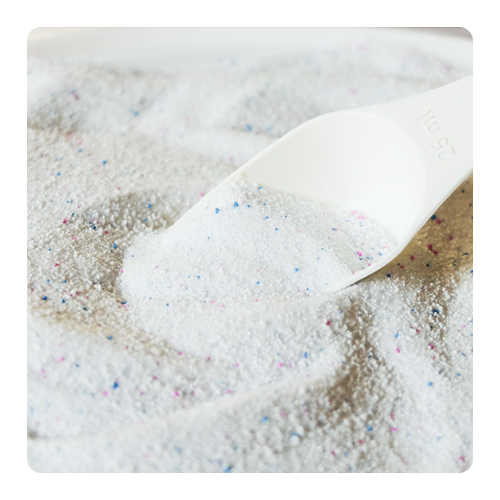 Lessive en poudre avec grains bleus