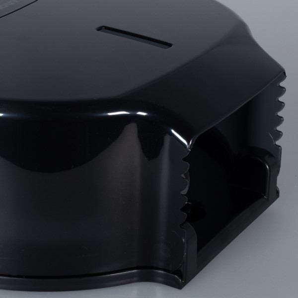 Porte-rouleau papier toilette brillant en acier, avec papier.