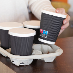 Gobelets en carton noirs