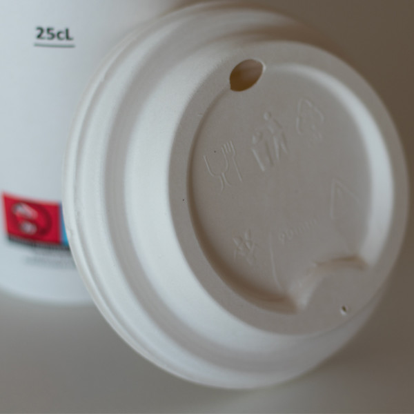 couvercle dôme bec buveur fibres végétales gobelets carton Ø 9 cm