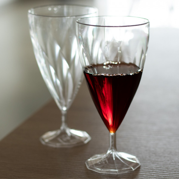 Verres et carafes réutilisables de luxe, également gobelets. Vernre à vin de 30 cl.