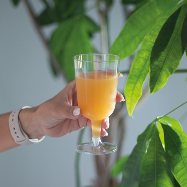 Vaisselle réutilisable en verre et gobelets.