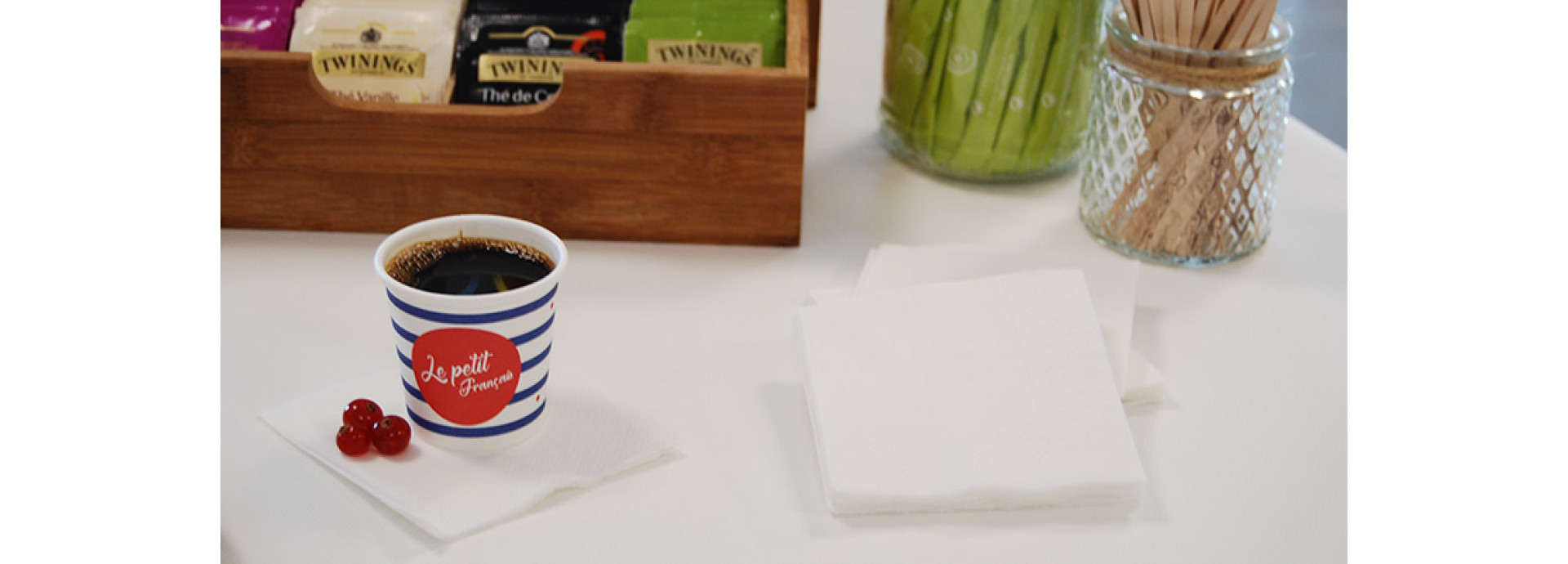 Gobelet en carton blanc