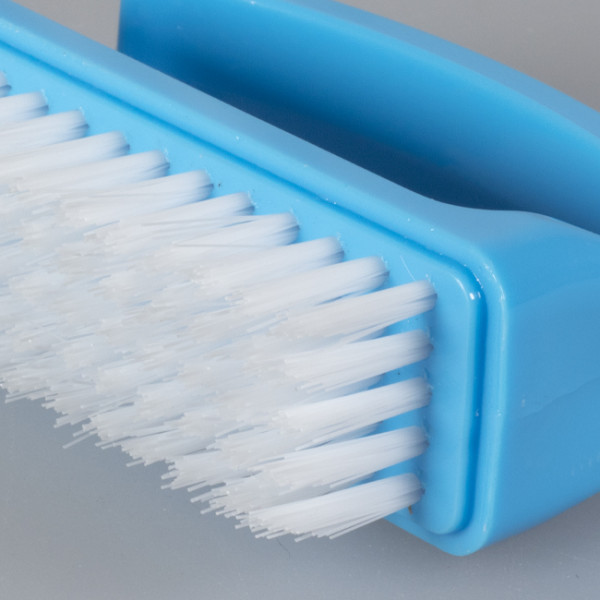 Balayette et matériel de balayage à long manche.