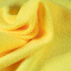 Lingettes et éponges rose/rouge ou microfibre bleue.