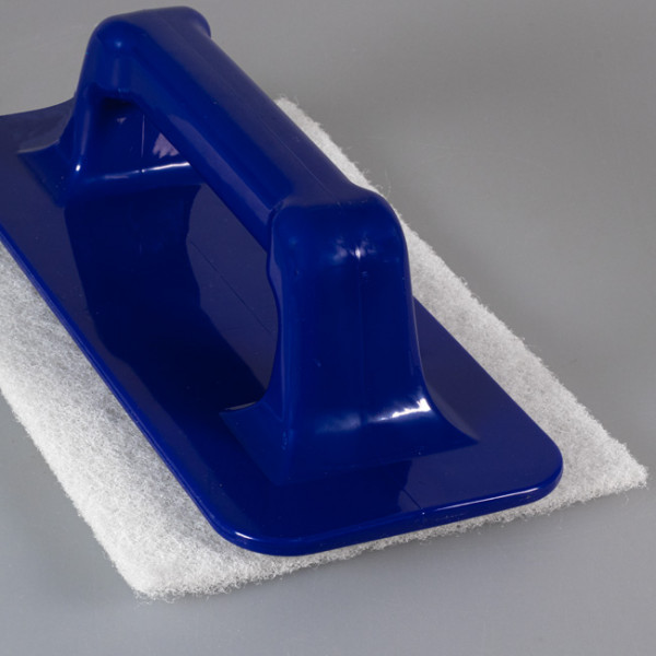 Équipement de nettoyage abrasif noir et lavage.