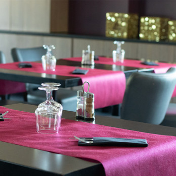 Tête-à-tête en spunbond bordeaux en rouleau prédécoupé 0,40 x 48 m