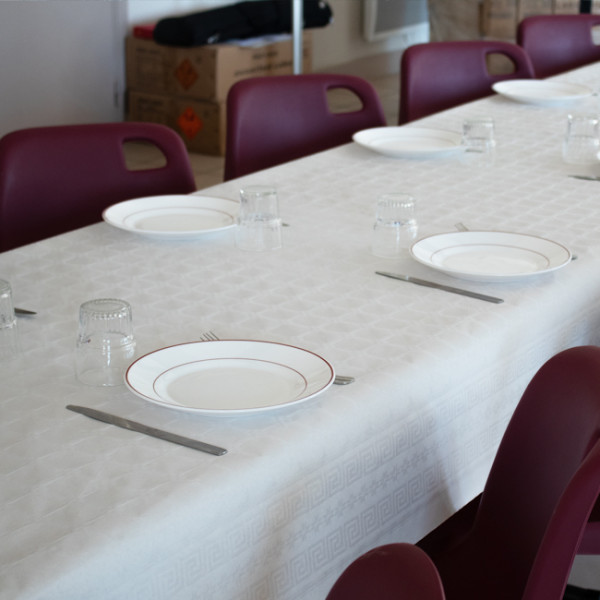 Nappe & Sets de table papier blanc gaufré 70 x 70.