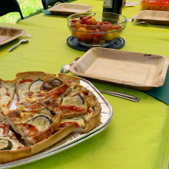 Nappe en papier damassé vert anis-kiwi en rouleau 1,18 x 25 m