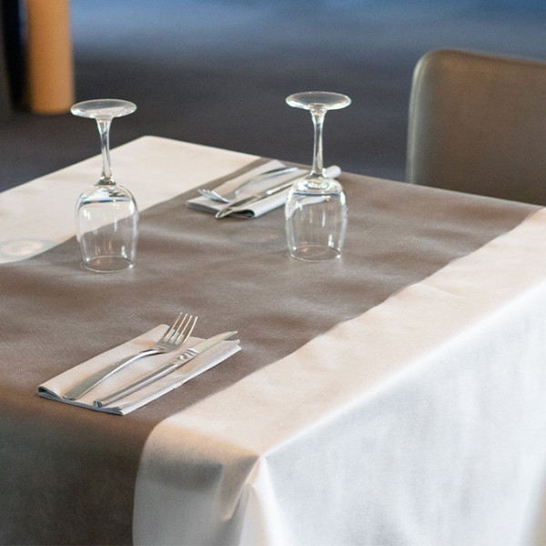 Tête-à-tête jetable pour la table en tissu anthracite