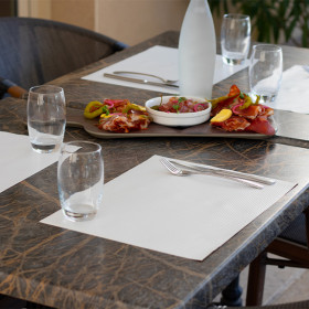 Sets de table en papier jetables pas chers pour tables de restaurant en terrasse
