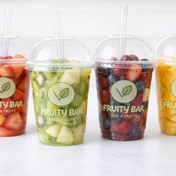 Pots alimentaires en plastique personnalisés + couvercles dôme à trou: pour dégustation de fruits