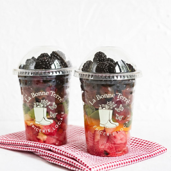 Pots alimentaires en plastique personnalisés pour dégustation de fruits local : mûres, raisins, kiwis, pêches, fraises