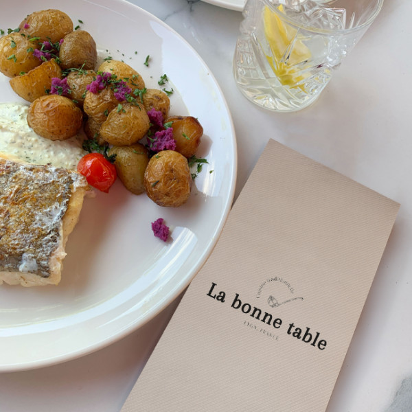 Serviettes en papier pliées en 6 ou en 8 personnalisées pour restaurant