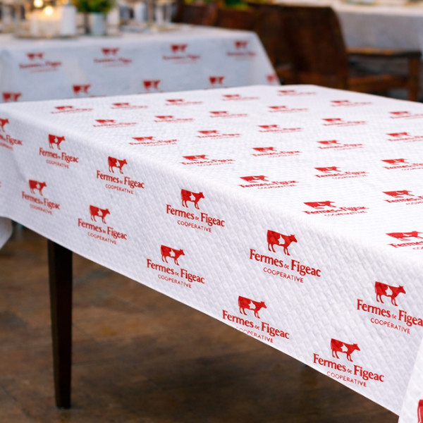 Evénement d'entreprise avec buffet : nappe en papier personnalisée avec 1 couleur