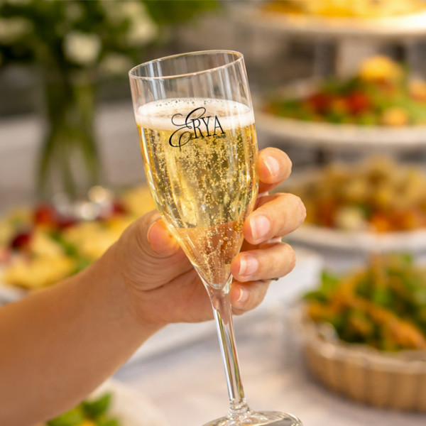 Evénement avec flûte à champagne personnalisée pour buffet