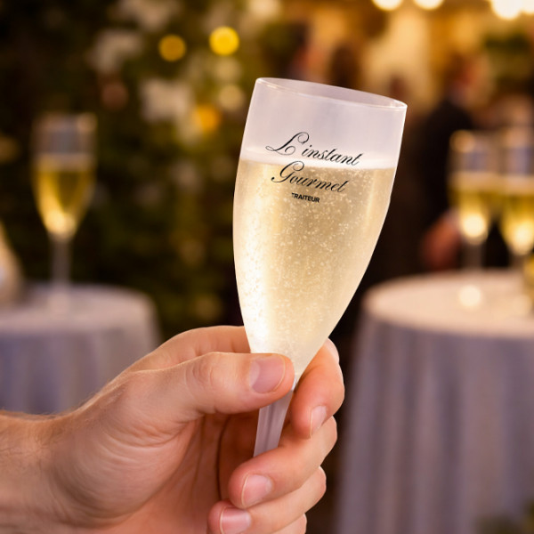 Soirée élégante, cocktail avec coupe de champagne personnalisée