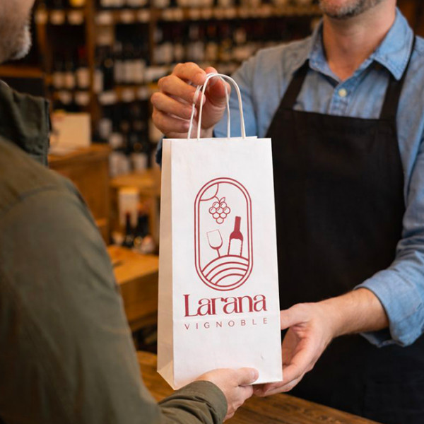 Vente avec sac à bouteille personnalisé : magasin de vignoble, boutique de vin, oenologue
