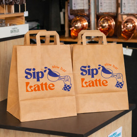 Sac avec poignées plates en papier personnalisé en couleur pour vente