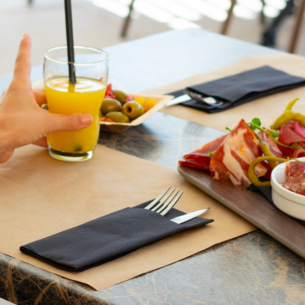 Serviette noire en papier soft épaisse pour restaurant