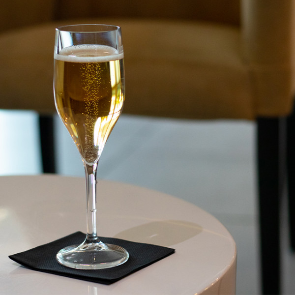 Serviette blanche aspect tissu 20x20cm douce.