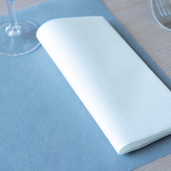 Serviette noire douce en tissu 20x20.