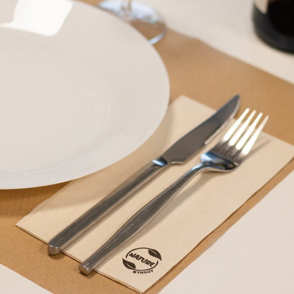 Serviette papier blanche pliée 6 fois - 30x40cm - double point.