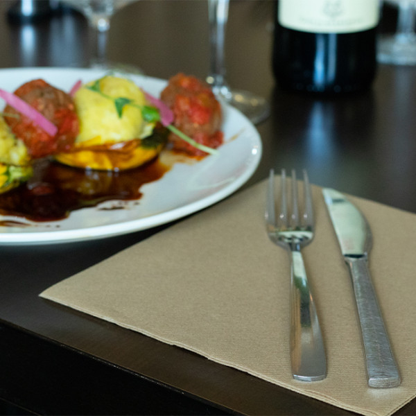 Serviette ivoire en tissu doux 40x40cm.