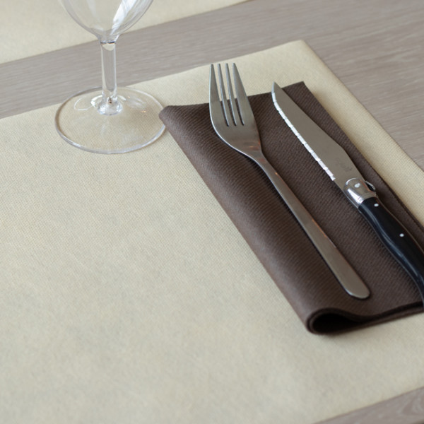 Serviette jetable luxe marron pour restaurant